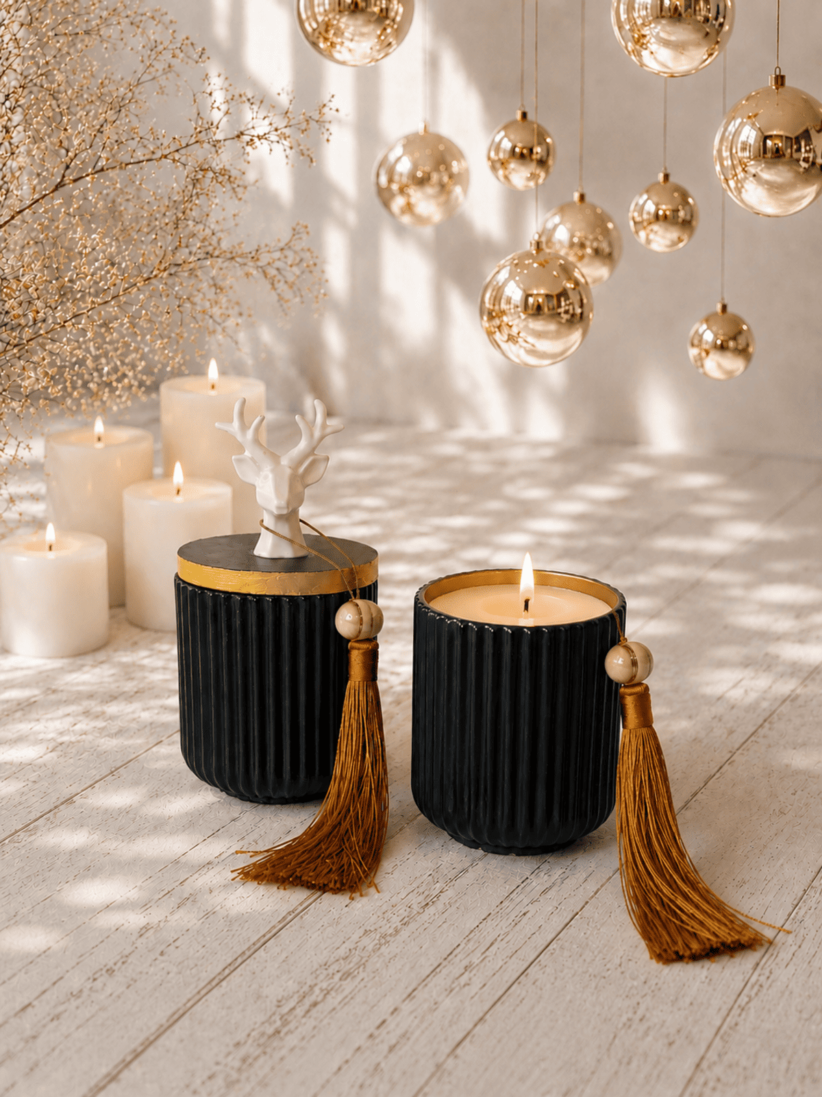 Χειροποίητο Κεραμικό Ριγέ Δοχείο με κερί "DEER CERAMIC CANDLE" Χειροποίητα κεραμικά δοχεία και κεριά SUSURUS για τα Χριστούγεννα. Ελληνικό design για gift shops, concept stores και συνεργασίες χονδρικής.